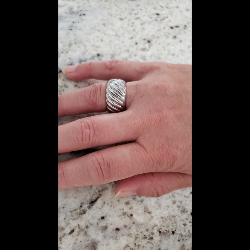 Ring - Picture 3 of 3
